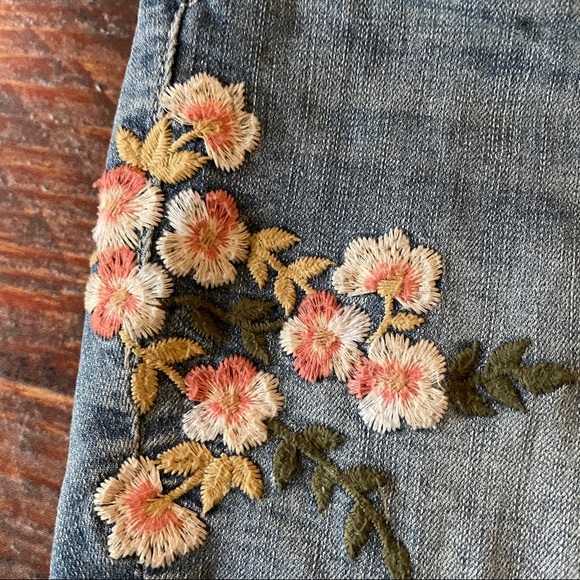 TORRID EMBROIDERED SHORTS - Picture 7 of 7